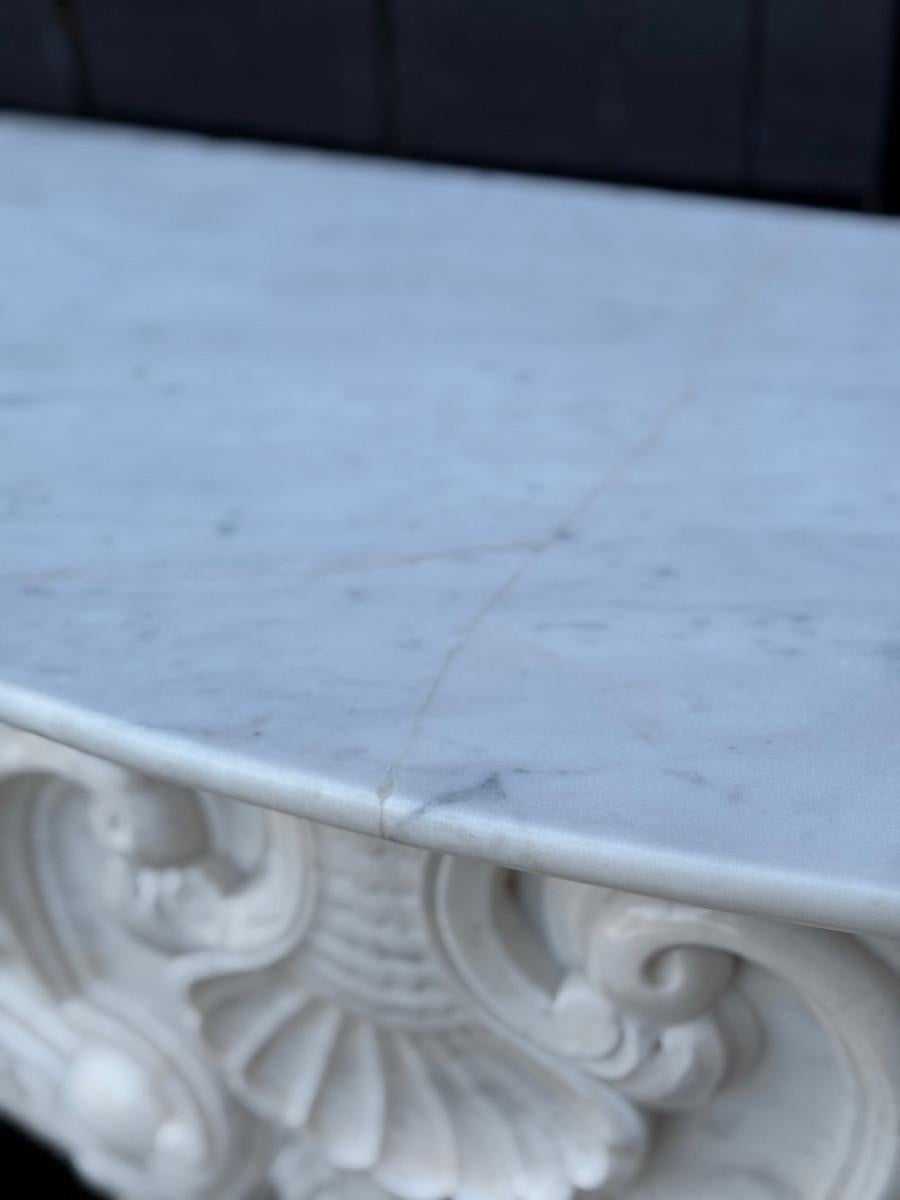 Kaminsims aus Carrara-Marmor im Louis XV-Stil, CIRCA 1980 im Angebot 2