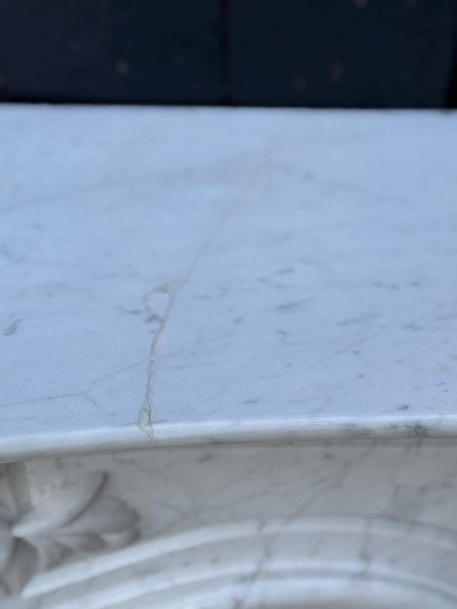 Kaminsims aus Carrara-Marmor im Louis XV-Stil, CIRCA 1980 im Angebot 3