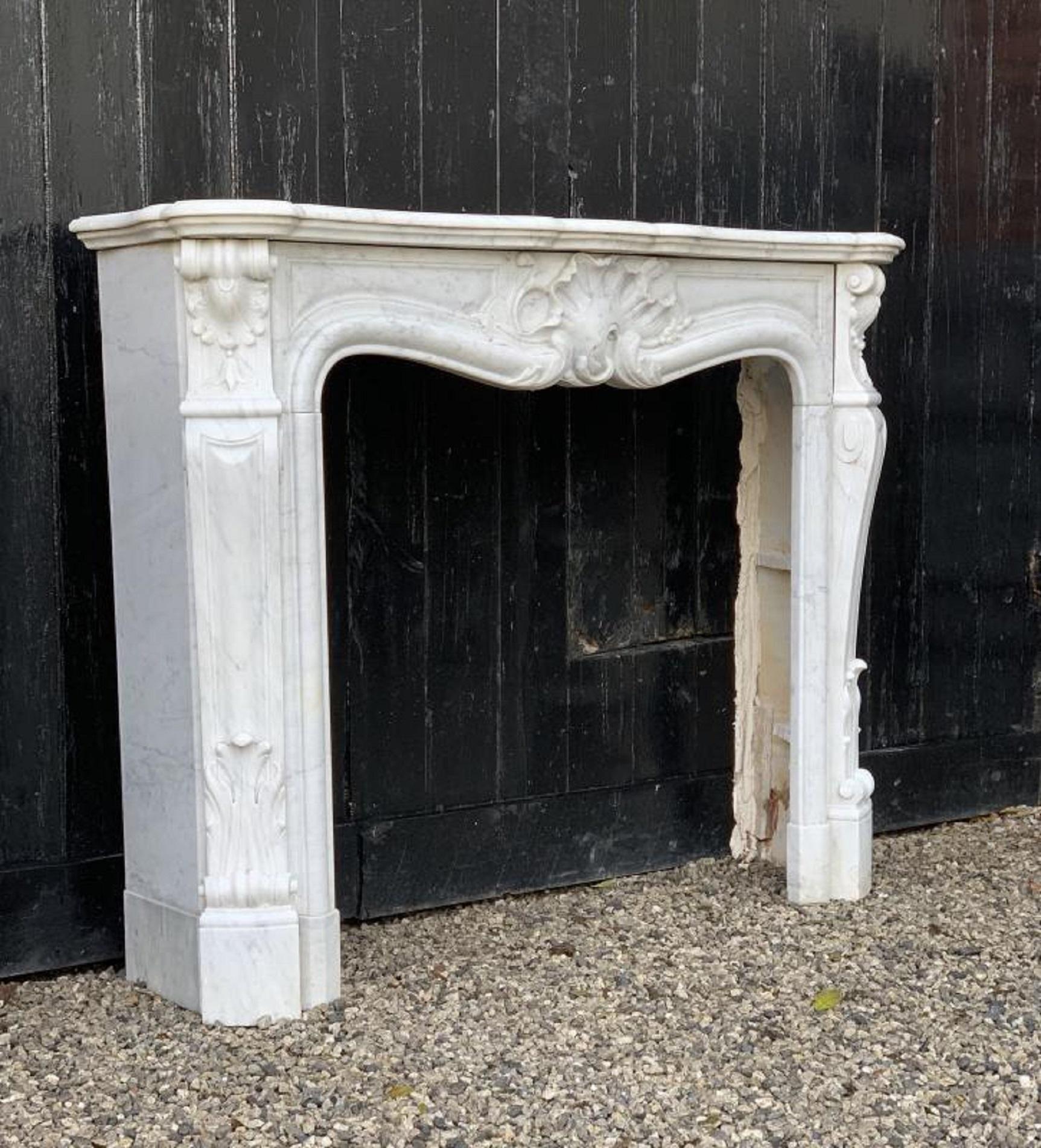 Louis XV Style Carrara White Marble Fireplace In Good Condition In Brussels, BE