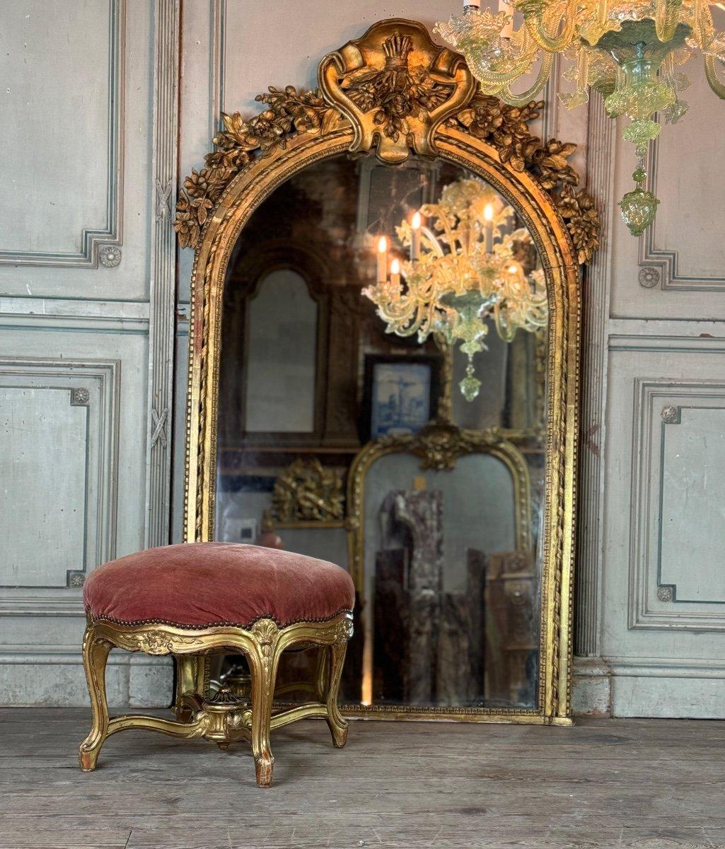 Reposapiés de madera tallada y dorada estilo Luis XV Circa 1880 en venta 1