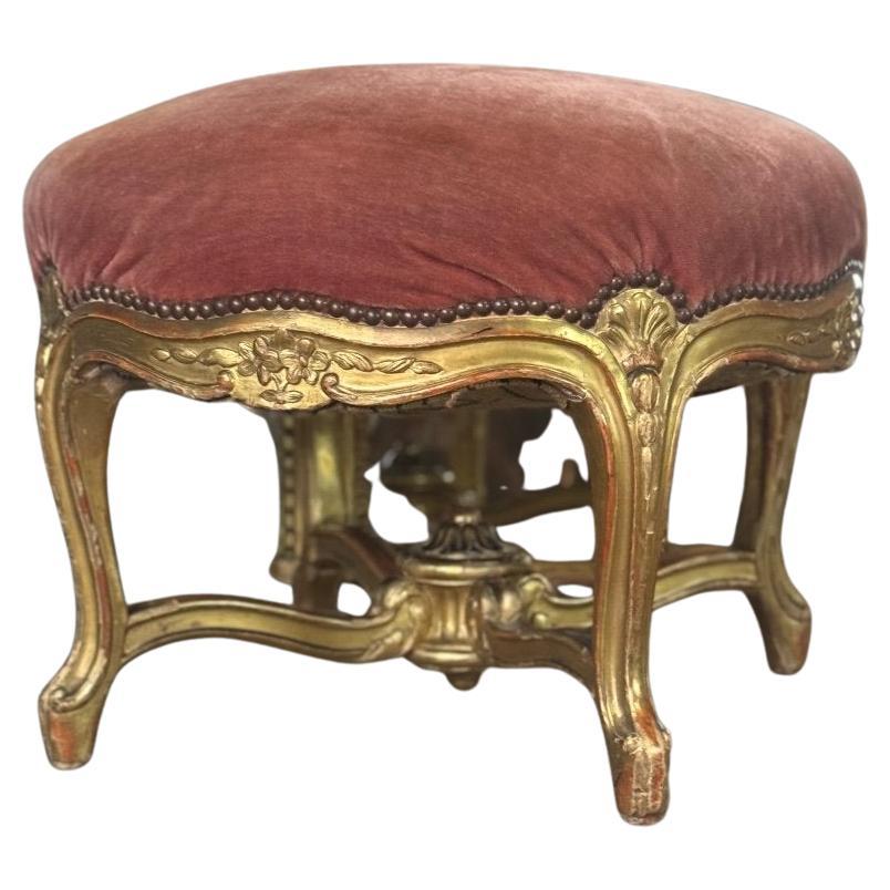 Reposapiés de madera tallada y dorada estilo Luis XV Circa 1880