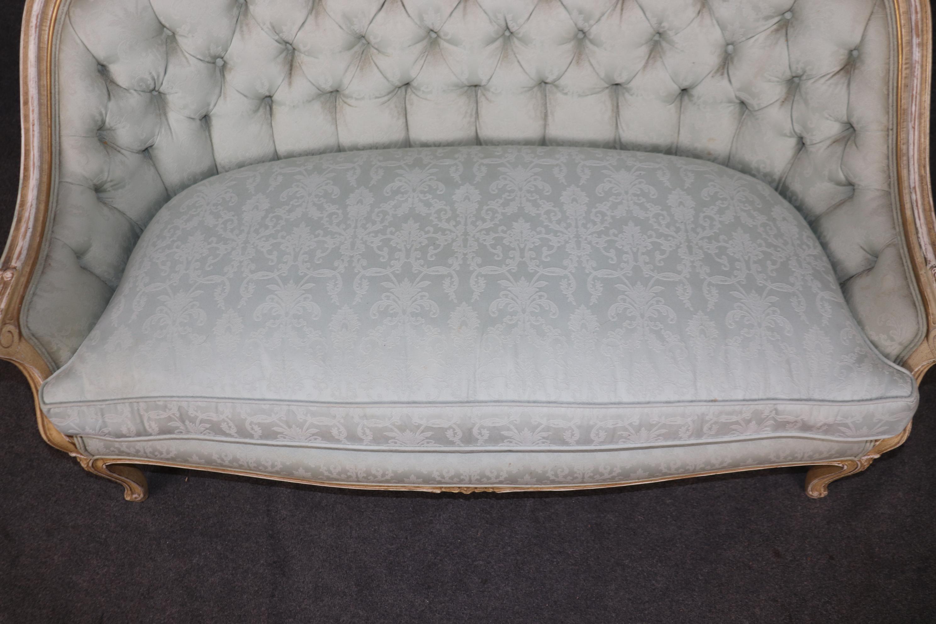 Sillón Estilo Luis XV Tallado Decorado con Pintura Crema en venta 2
