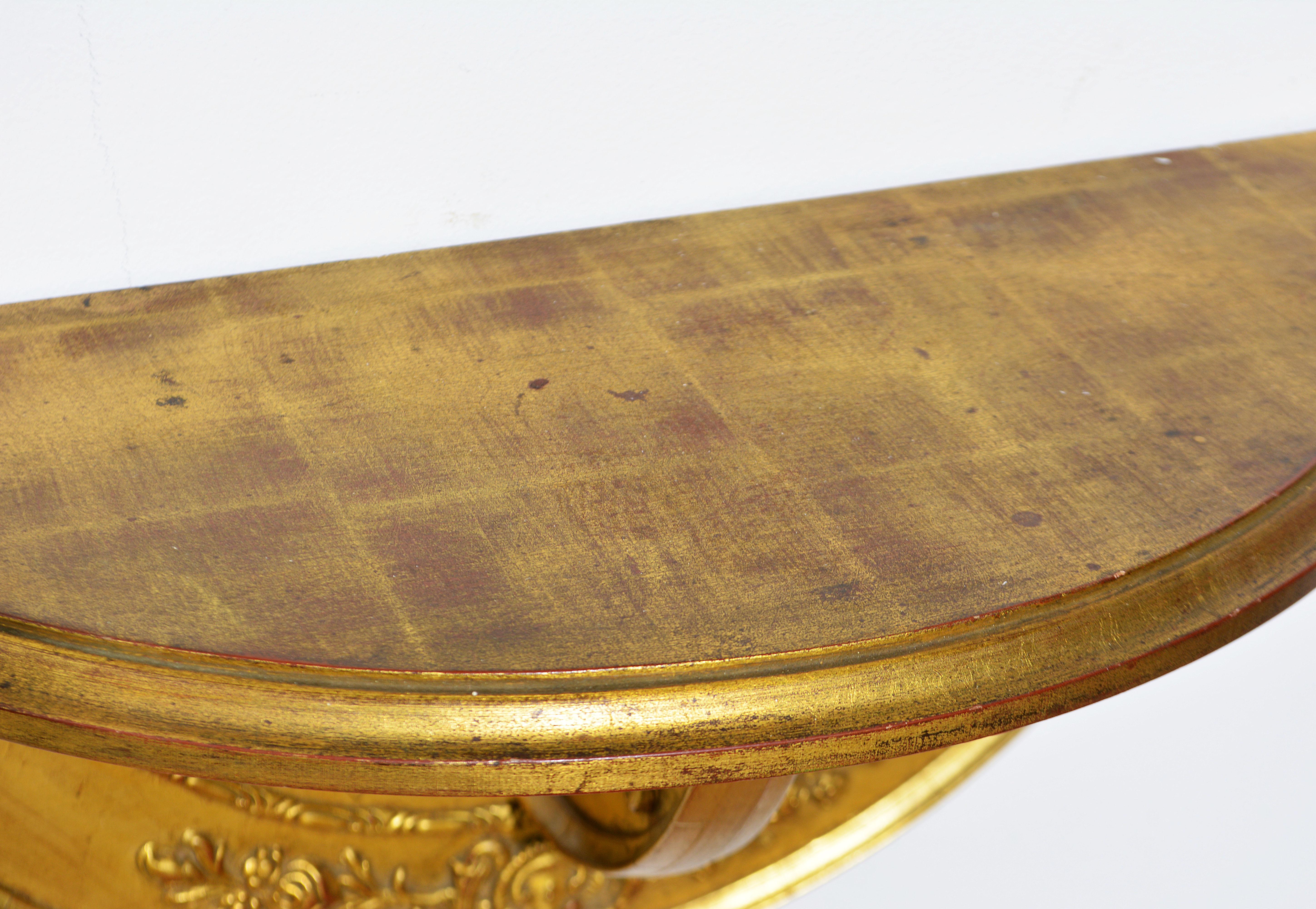 Miroir en bois doré sculpté de style Louis XV avec support mural console par Labarge en vente 5