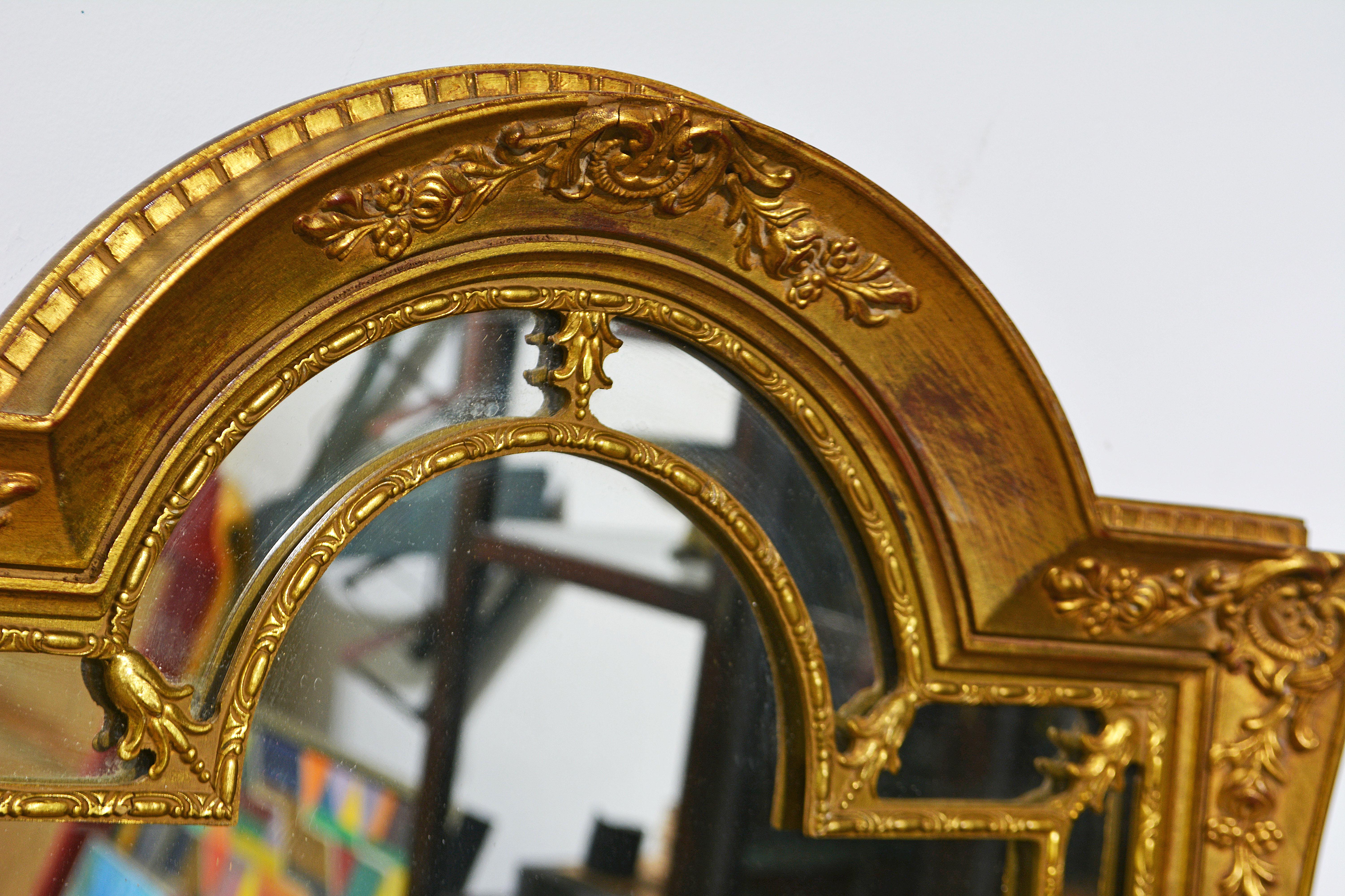 Louis XV Stil geschnitzt domed Giltwood Spiegel mit Wandkonsole Halterung von Labarge (20. Jahrhundert) im Angebot