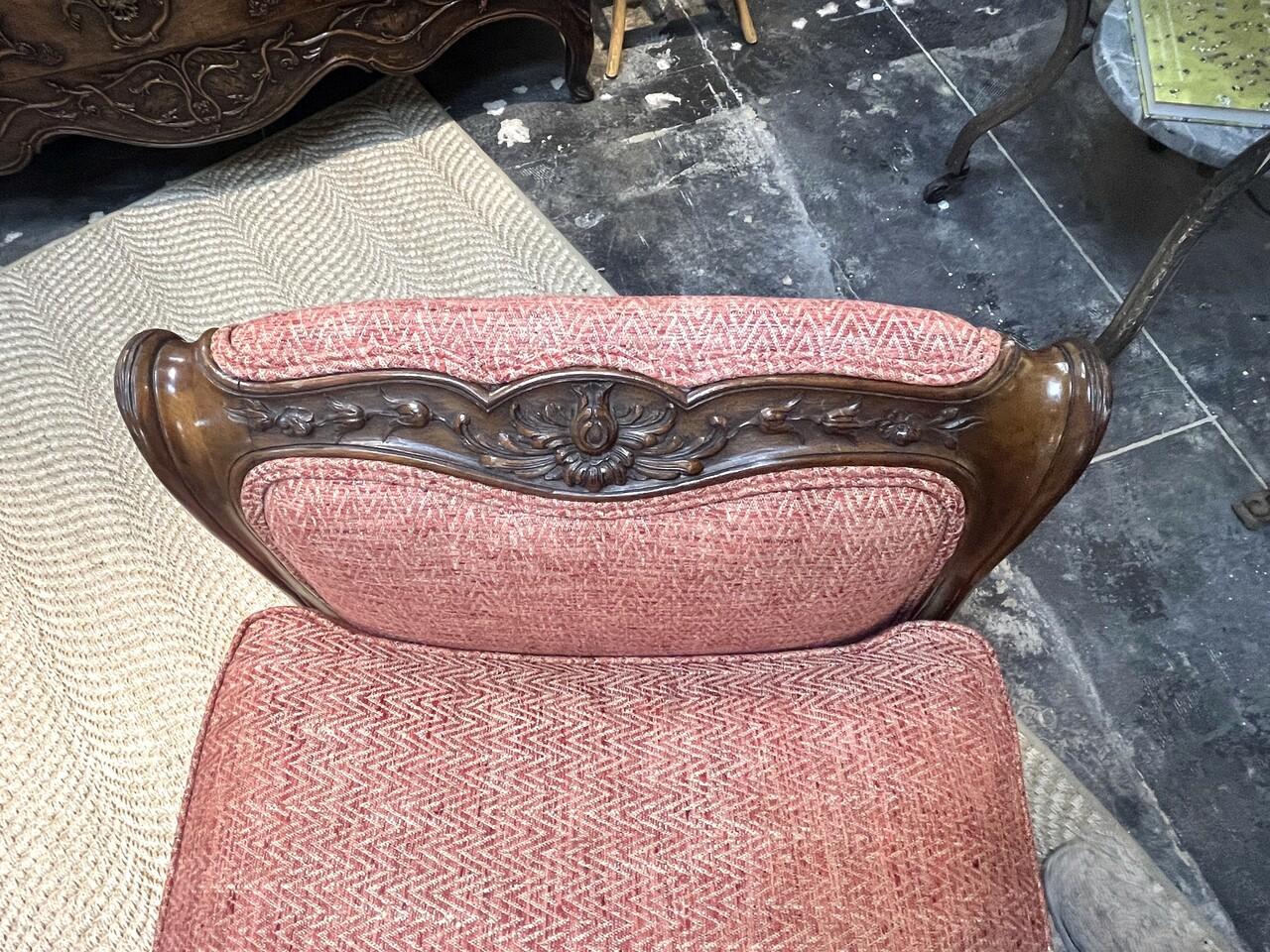 Camilla francesa tallada estilo Luis XV en Bueno estado para la venta en Houston, TX