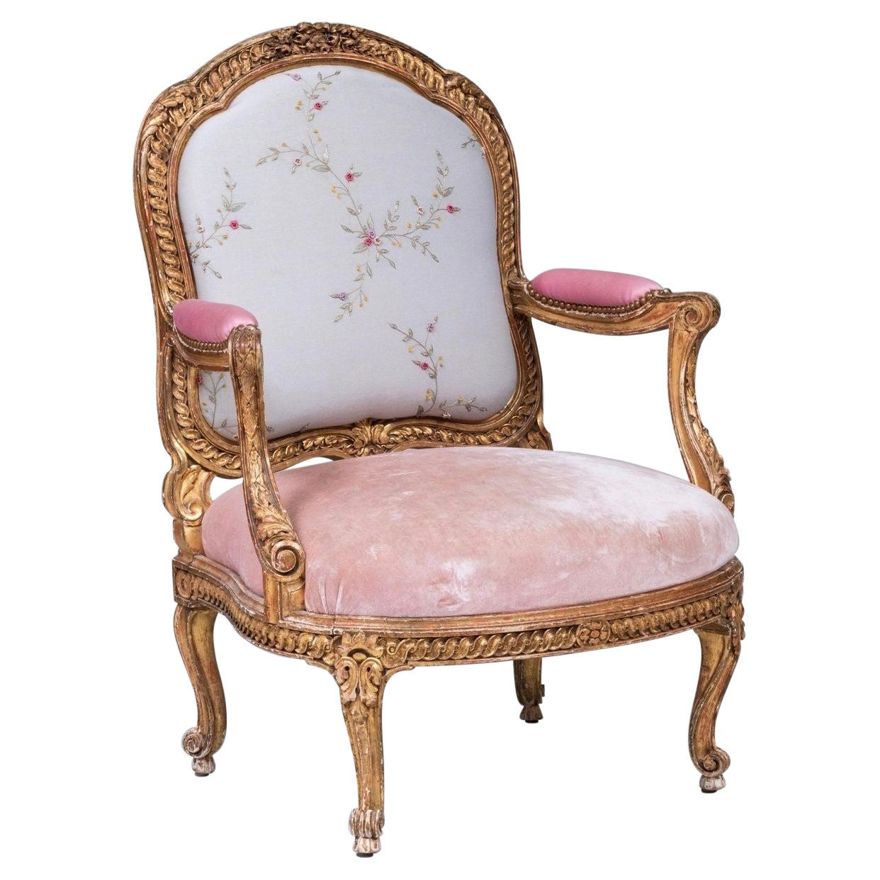 Fauteuil en bois doré sculpté de style Louis XV, XIXe siècle