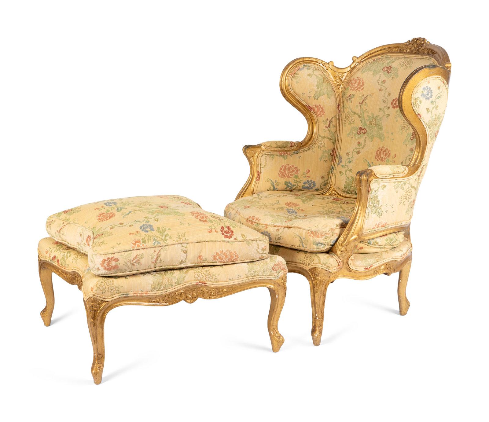 Louis XV style carved giltwood two-part Duchesse Brisee, Late 19th Century.
 