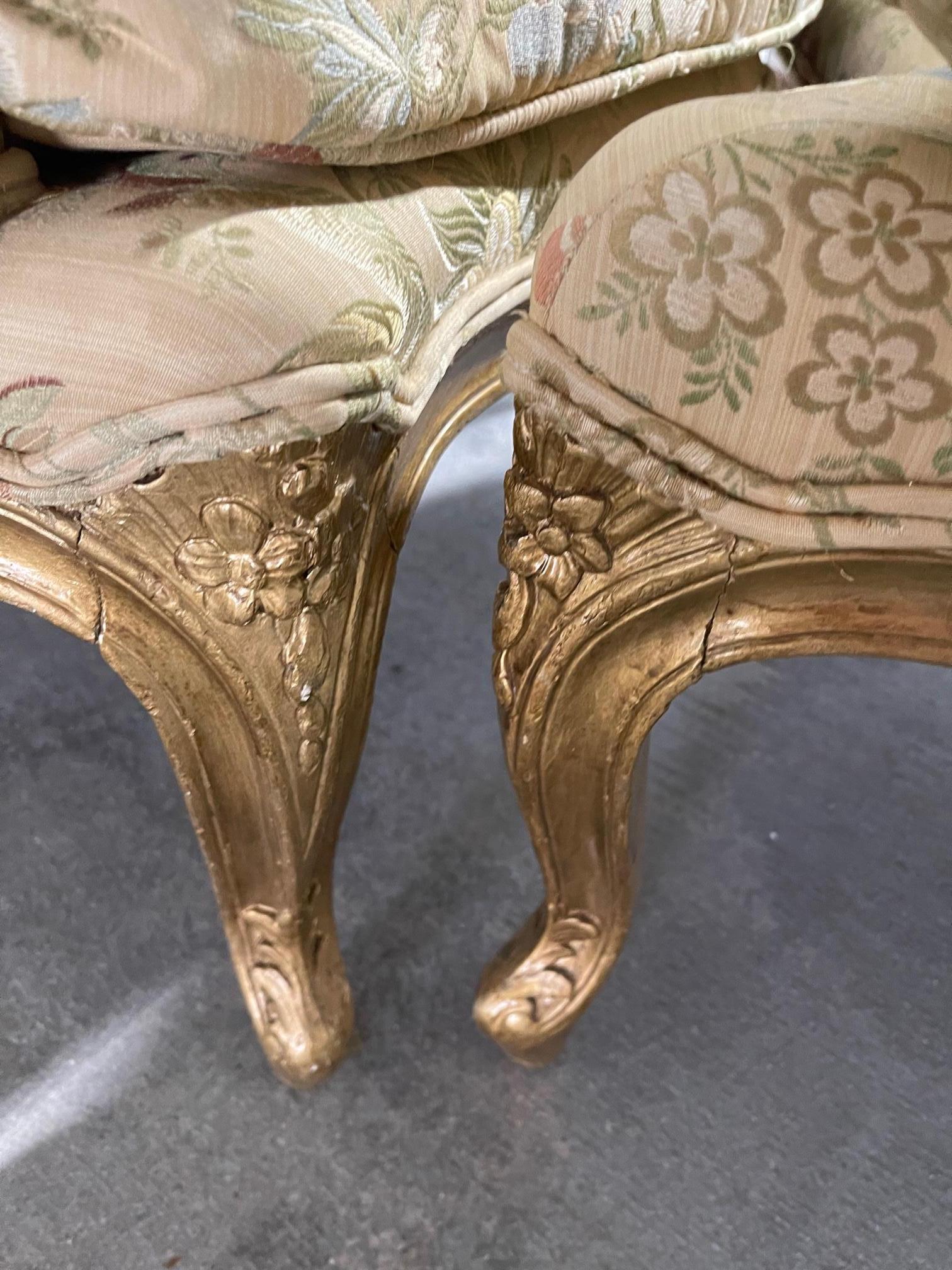 XIXe siècle Duchesse Brisee en deux parties en bois doré sculpté de style Louis XV, fin du 19e siècle en vente