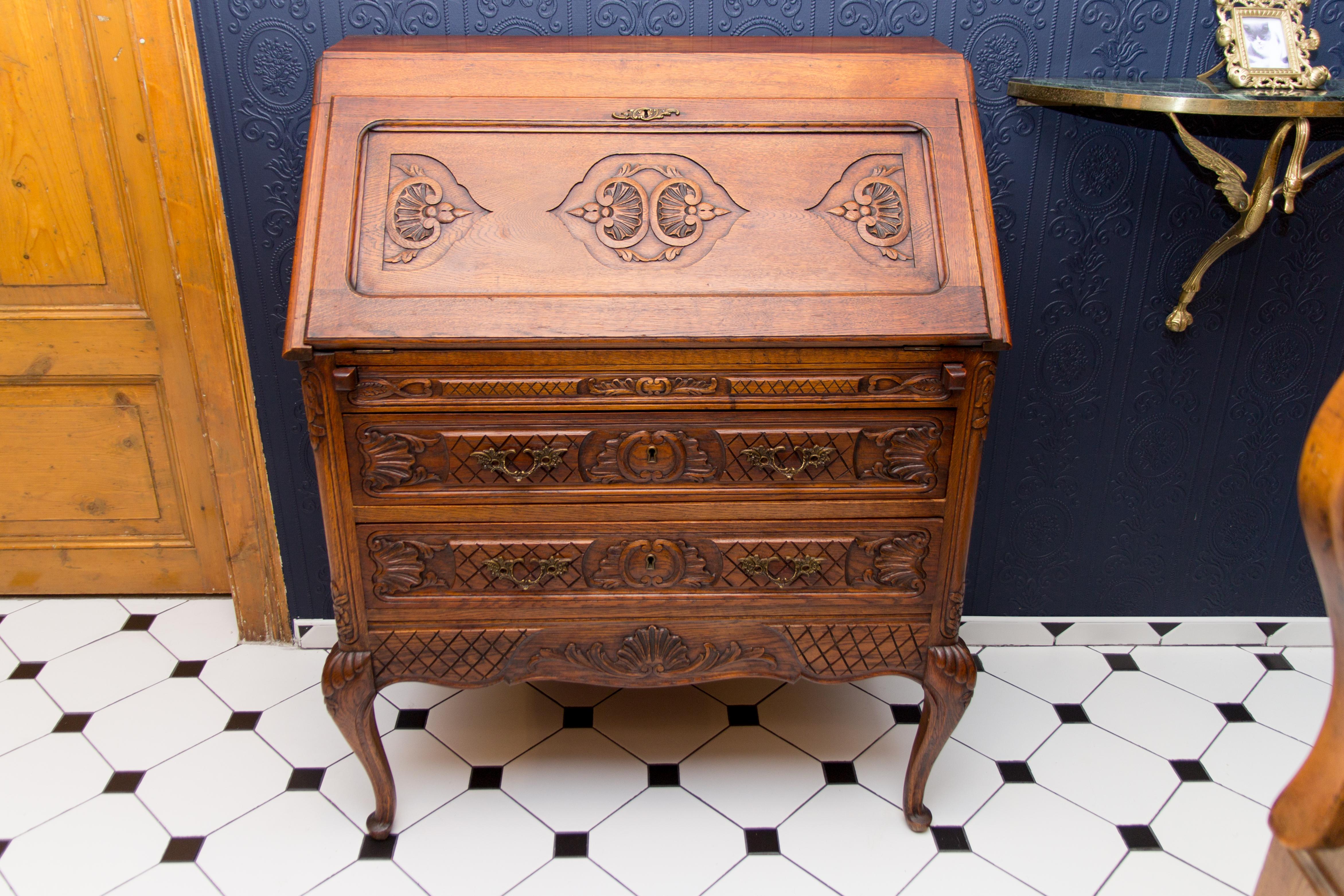 Louis XV Style Carved Oak Drop Front Two Drawers Secretary Bureau, 1920s For Sale 11