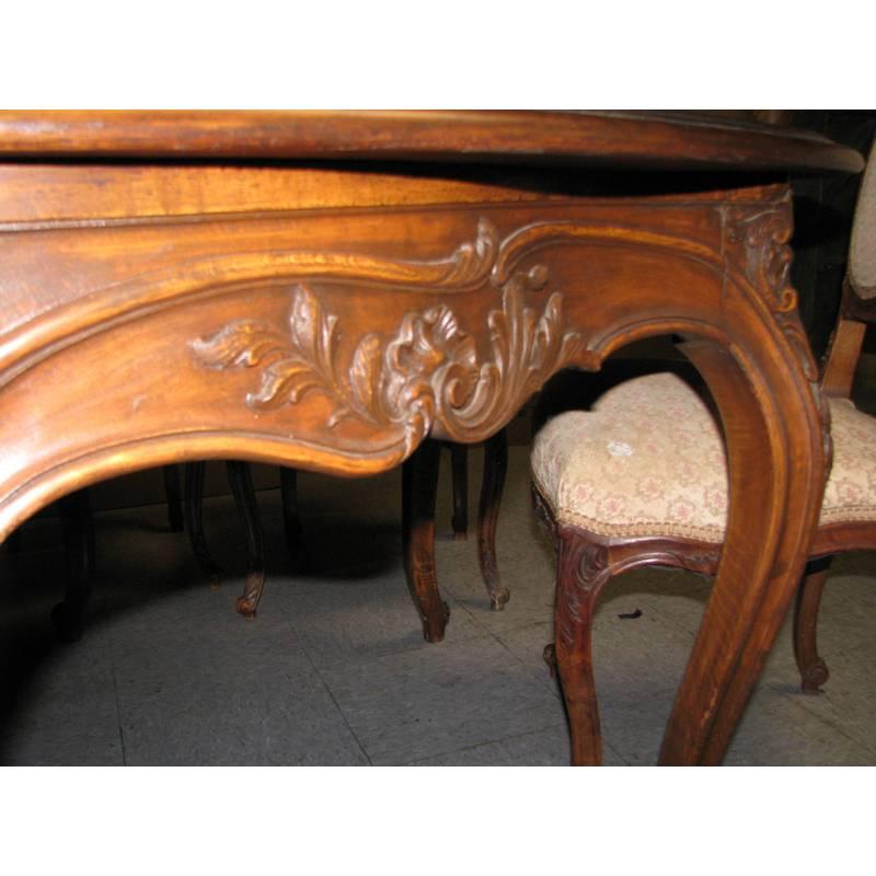 Louis XV Style Carved Oval Oak Dining Table, 19th Century For Sale 2
