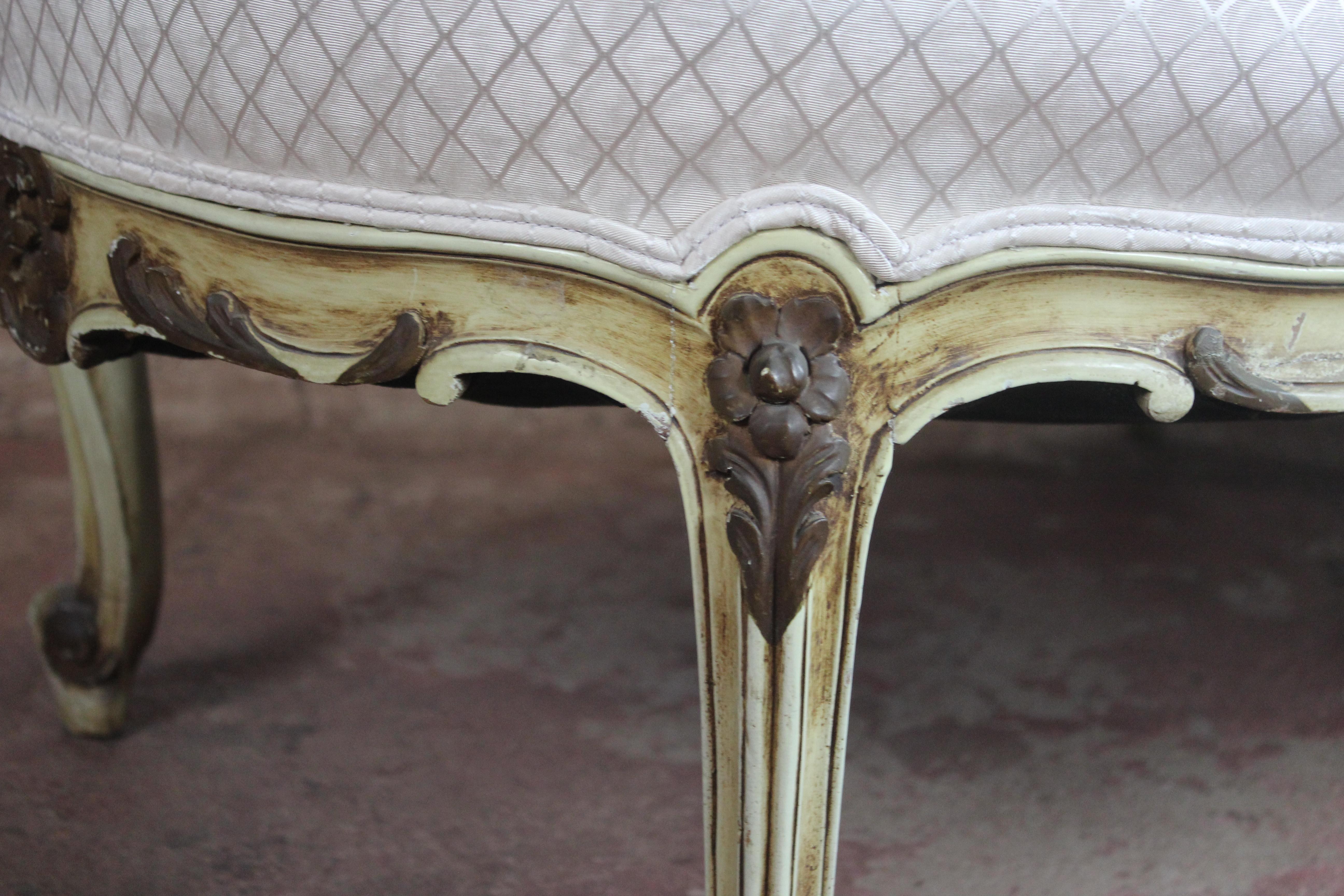 Louis XV Style Chaise In Good Condition In Pomona, CA