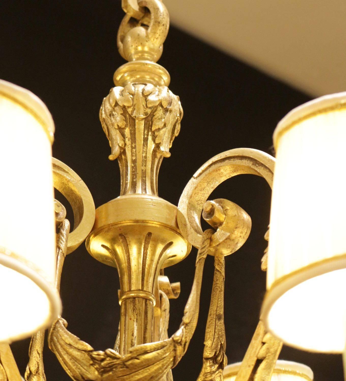 Louis XV Style Chandelier in Gold Gilt Bronze with its Original Shades In Good Condition In Saint-Ouen, FR