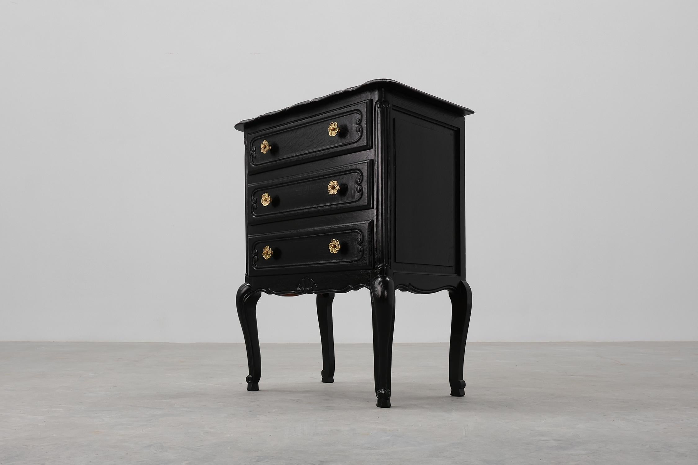 Louis XV Style Chest of Drawers in Black Lacquered Oak, France, 1950s in vendita 2