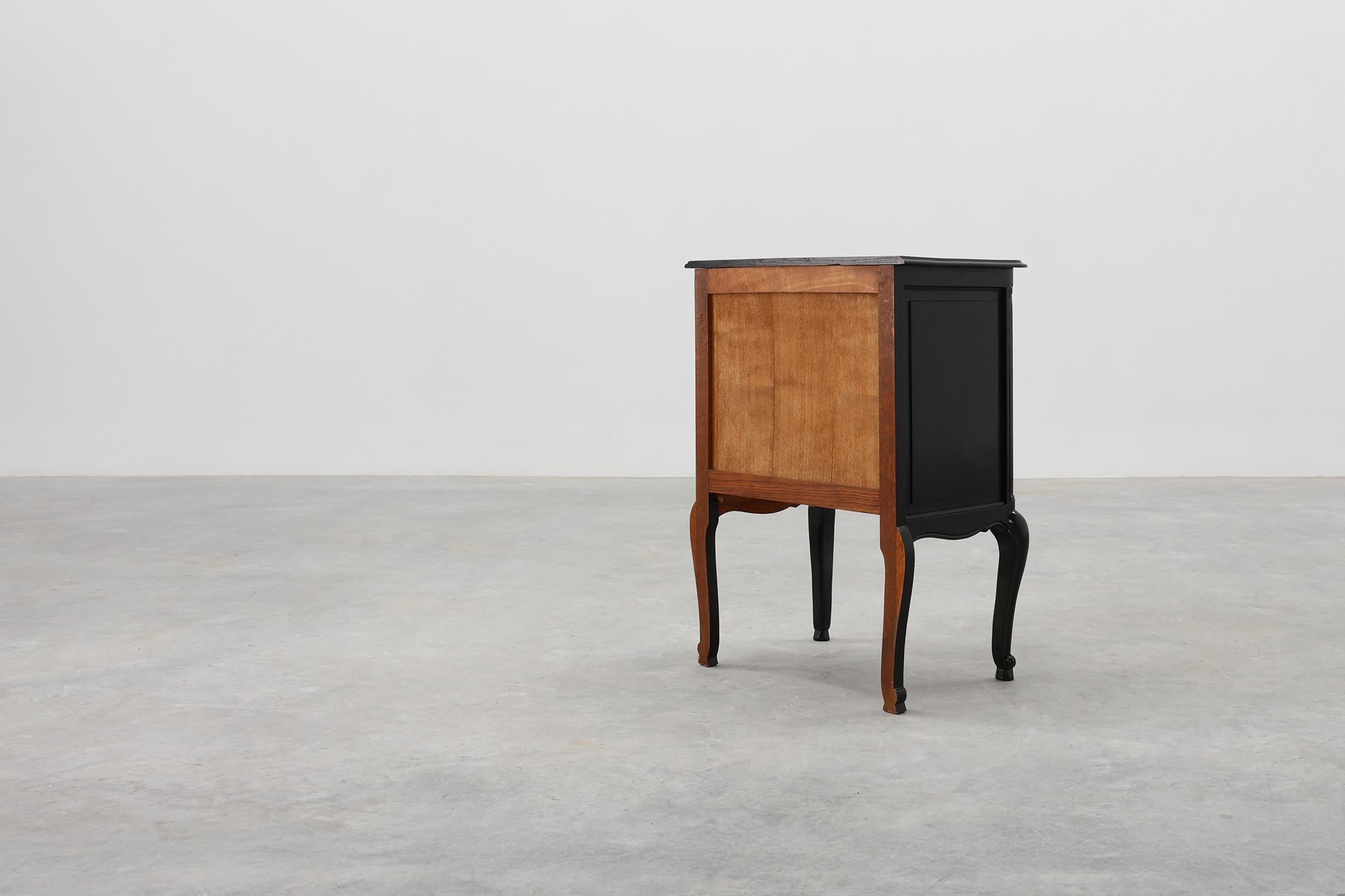 Louis XV Style Chest of Drawers in Black Lacquered Oak, France, 1950s in vendita 4