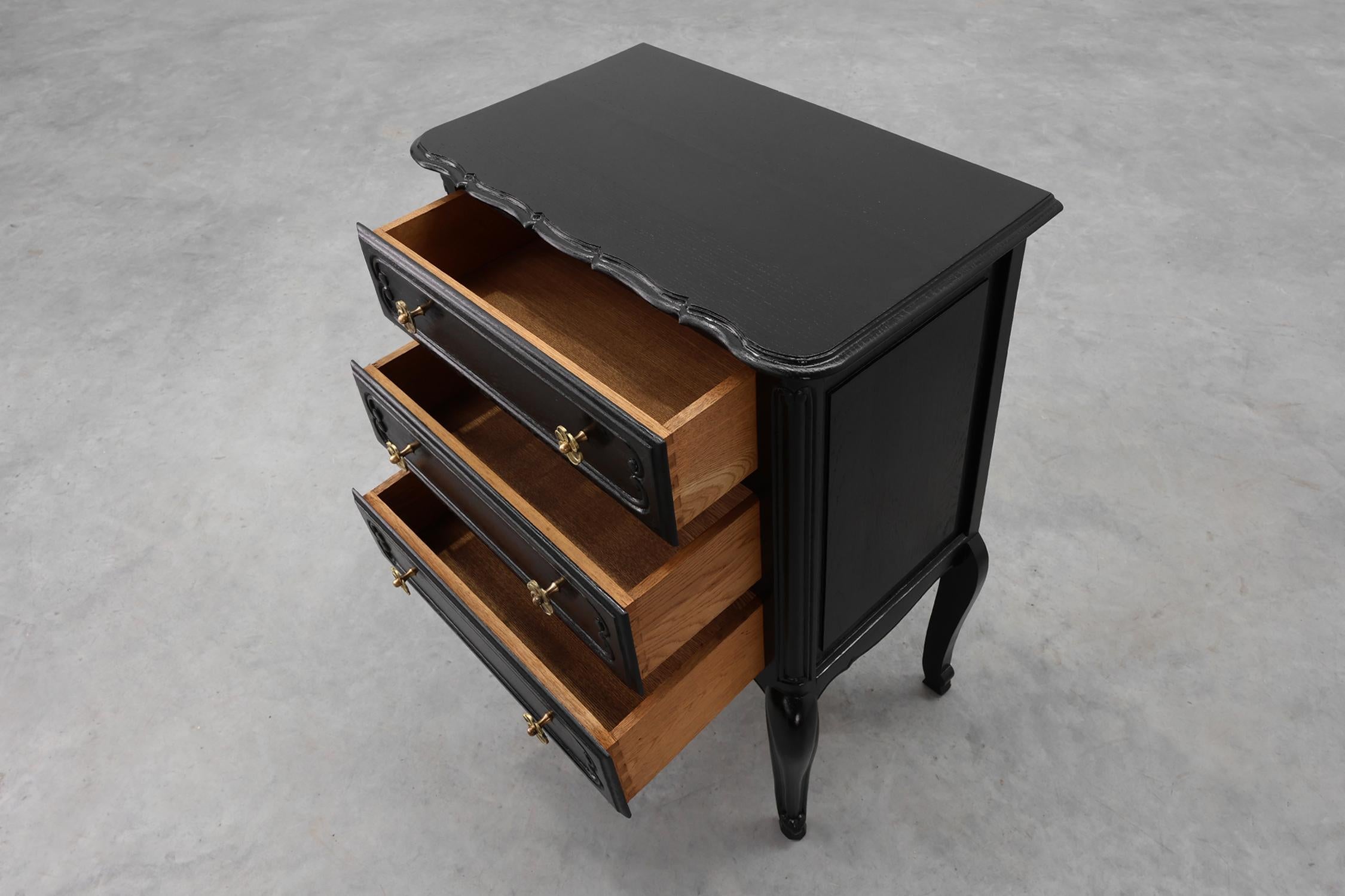 Metà XX secolo Louis XV Style Chest of Drawers in Black Lacquered Oak, France, 1950s in vendita