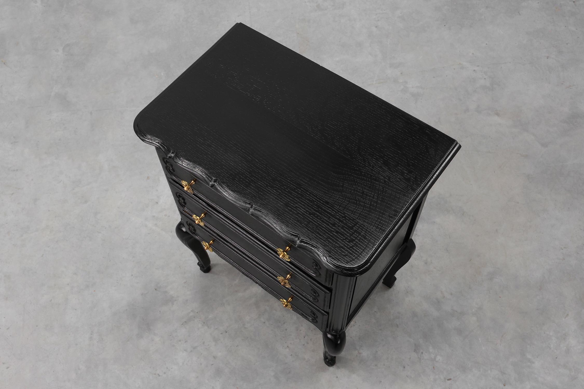 Quercia Louis XV Style Chest of Drawers in Black Lacquered Oak, France, 1950s in vendita
