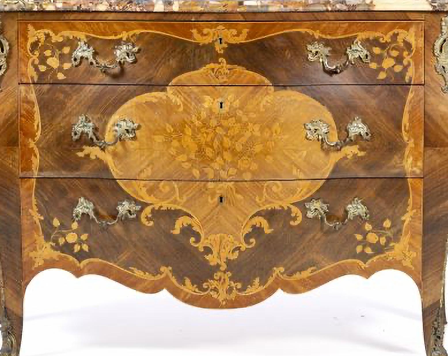 Barocco CASSETTIERA IN STILE LOUIS XV Portoghese, XIX secolo in vendita