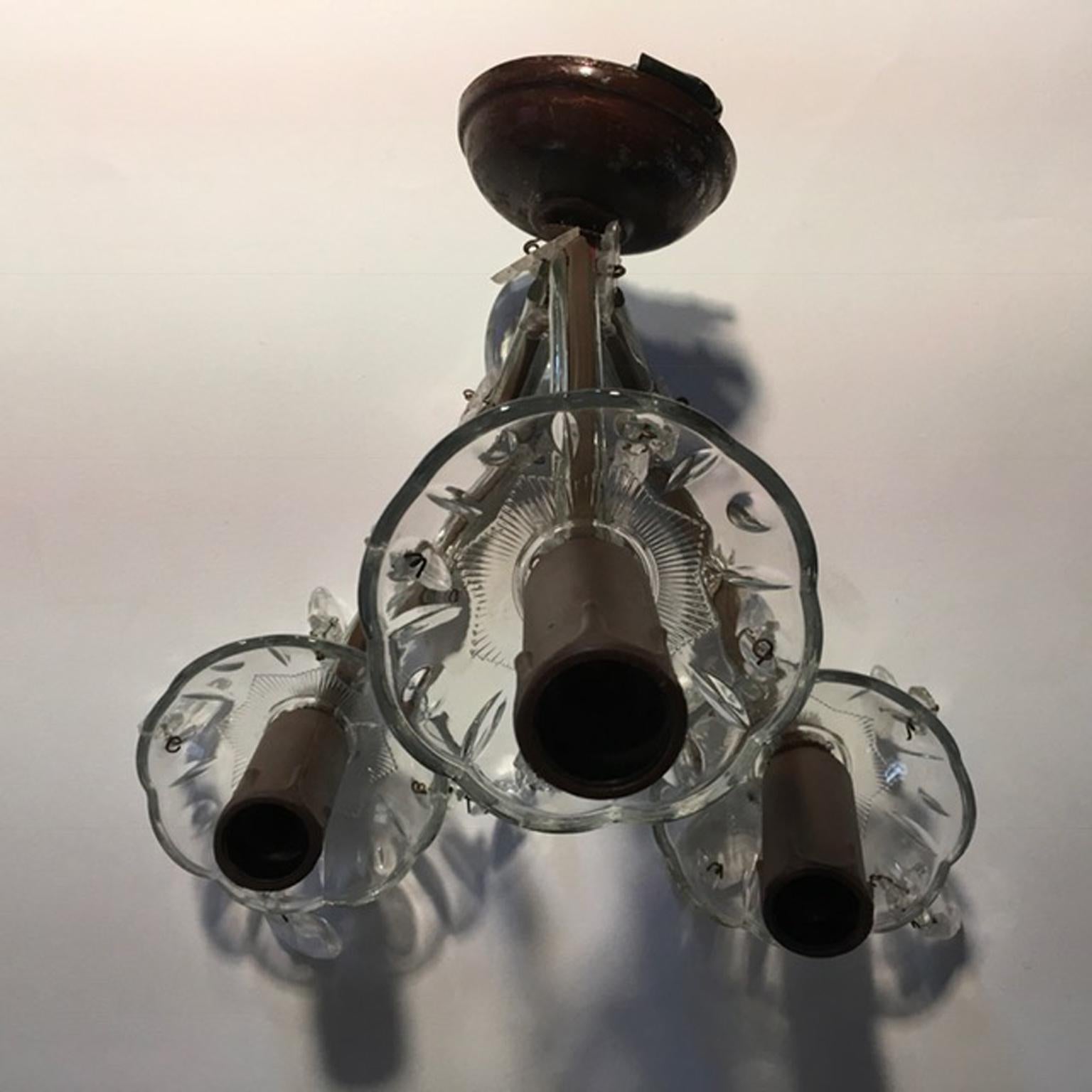 italien Applique à deux lumières de style Louis XV en verre transparent avec pendentifs en vente