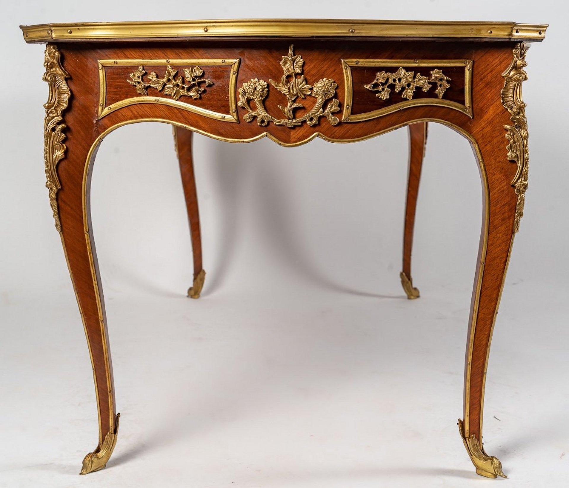 Louis XV Style Coffee Table of the XIXth Century in Marquetry and Gilt Bronze In Good Condition In Saint-Ouen, FR