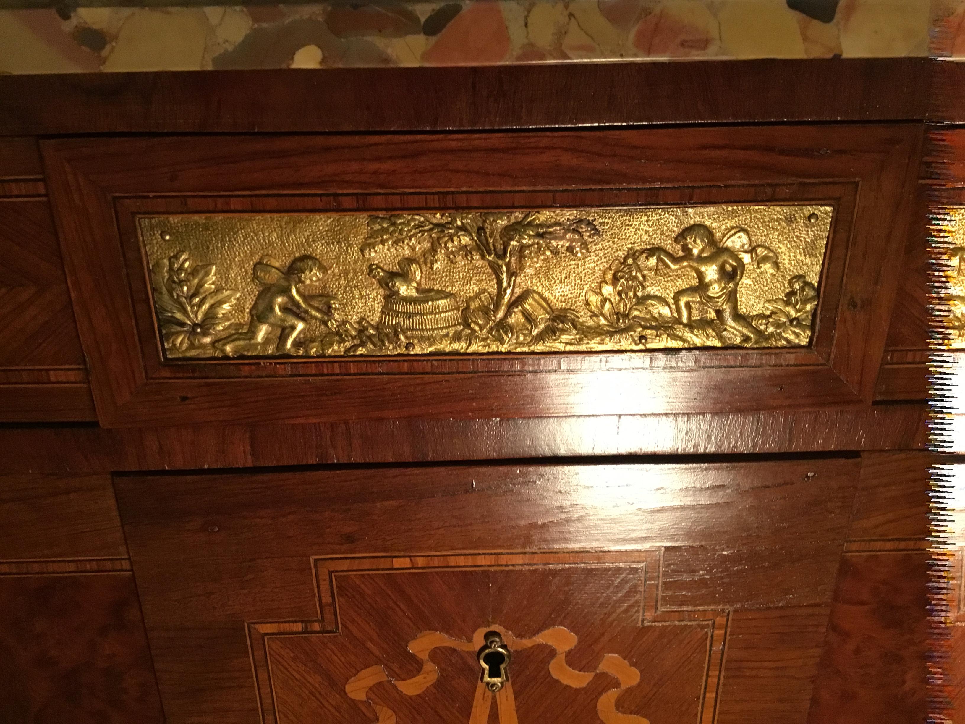 Commode o cassettiera in stile Luigi XV con piano in legno e marmo, XIX secolo in vendita 6