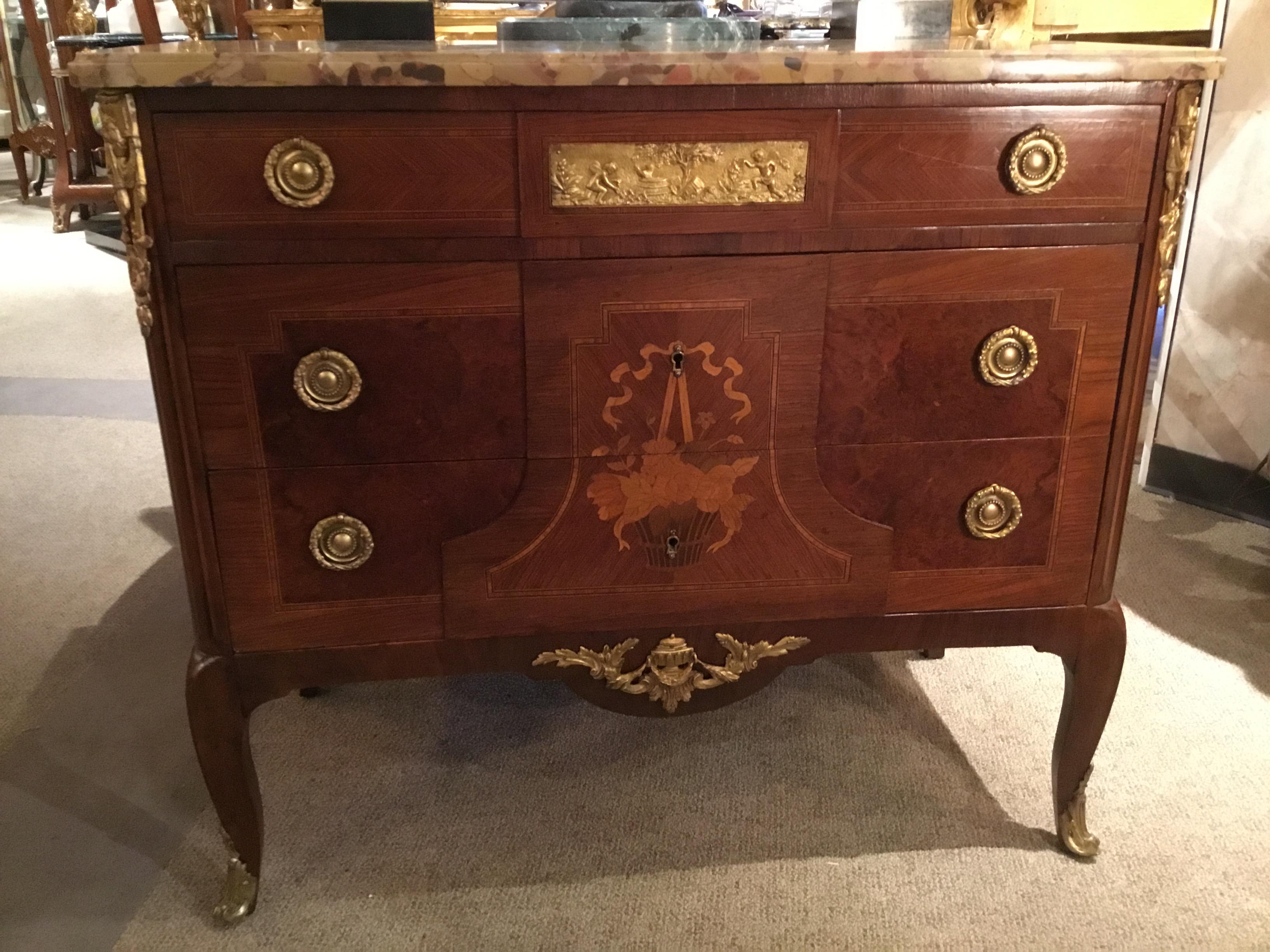 Commode o cassettiera in stile Luigi XV con piano in legno e marmo, XIX secolo in vendita 7