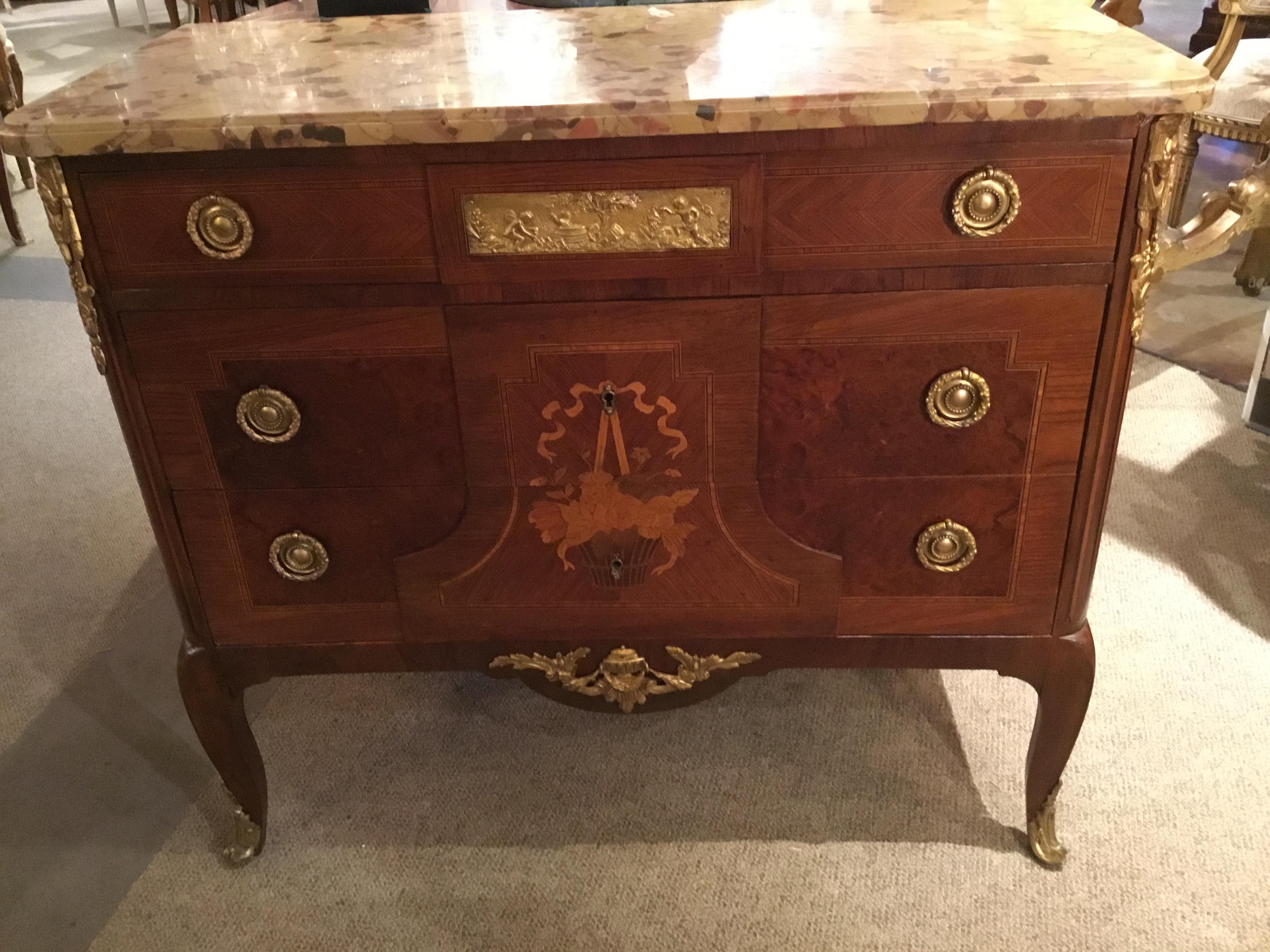 Marqueterie Commode o cassettiera in stile Luigi XV con piano in legno e marmo, XIX secolo in vendita