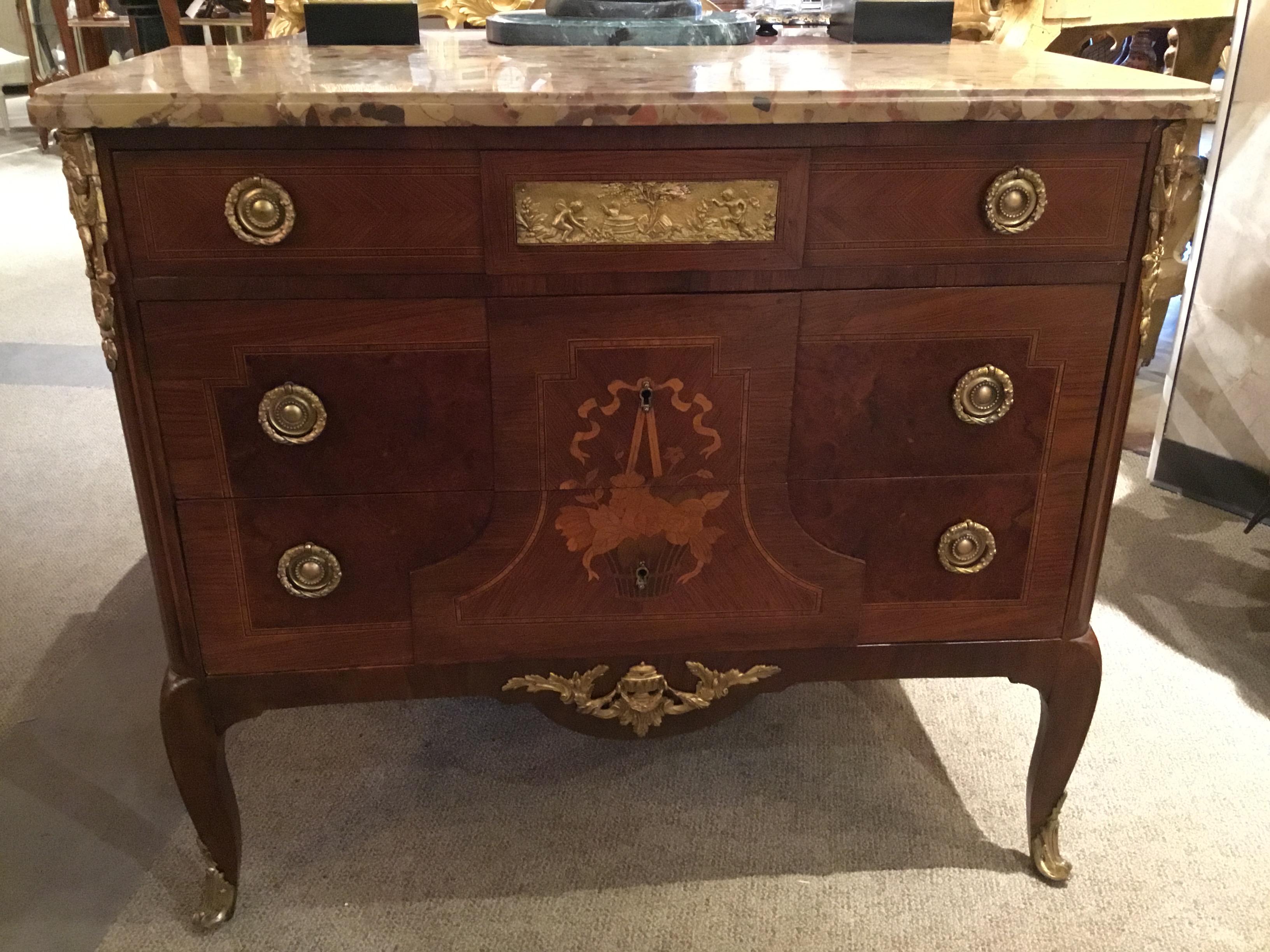 Commode o cassettiera in stile Luigi XV con piano in legno e marmo, XIX secolo in vendita 1