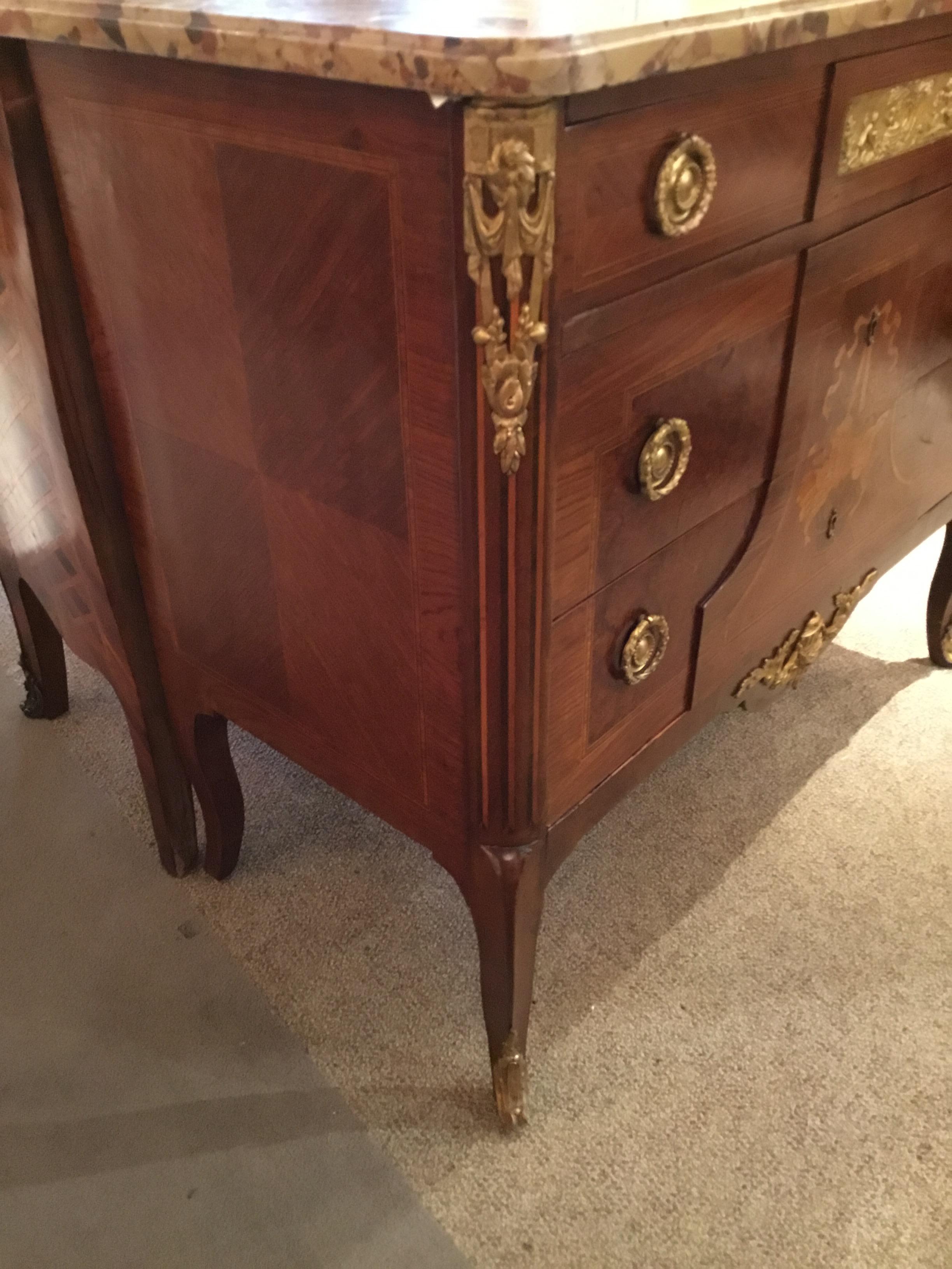 Commode o cassettiera in stile Luigi XV con piano in legno e marmo, XIX secolo in vendita 3