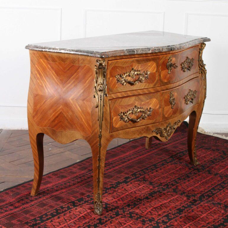 Louis XV Style Commode In Good Condition For Sale In Vancouver, British Columbia