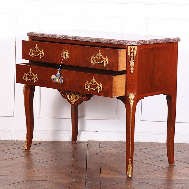 Louis XV Style Commode In Good Condition For Sale In Vancouver, British Columbia