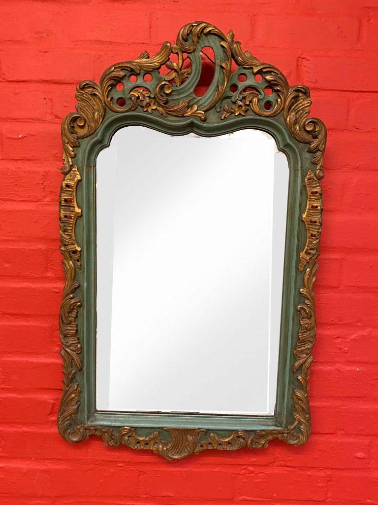 Konsole und Spiegel im Stil Louis XV aus patiniertem Holz, um 1930 
der Spiegel ist abgeschrägt und in sehr gutem Zustand 
abmessungen:
konsolentisch: 82x101x33 cm
spiegel: 86x52x4cm.