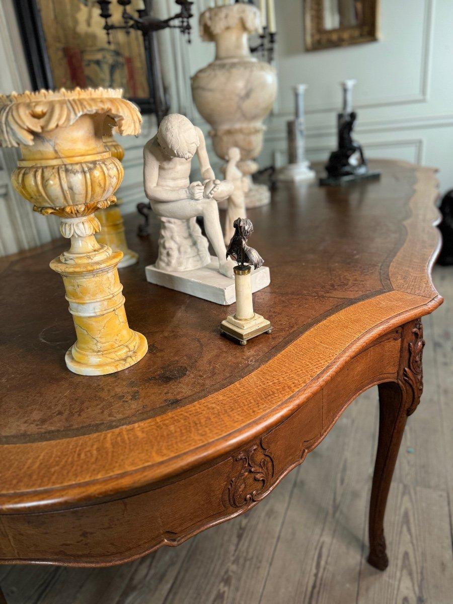 Louis XV Stil Konsolentisch oder Bibliothek Tisch in geschnitzter Eiche im Zustand „Gut“ im Angebot in Honnelles, WHT