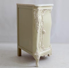 Eckschrank im Stil von Louis XV., hergestellt von La Maison London, mit Carrara-Marmorplatte