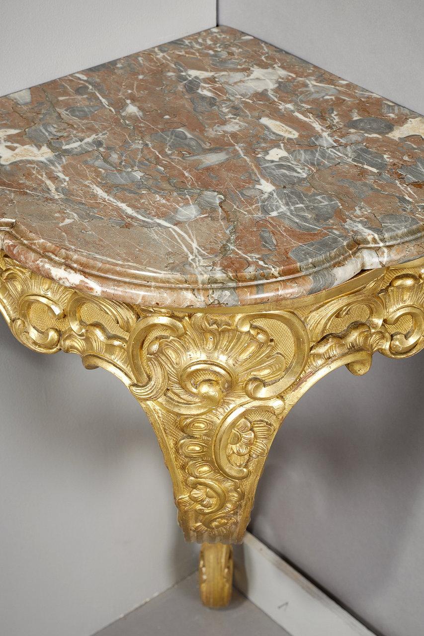 Louis XV style corner console in gilded wood and Breche marble top, 19th century In Good Condition For Sale In Paris, FR
