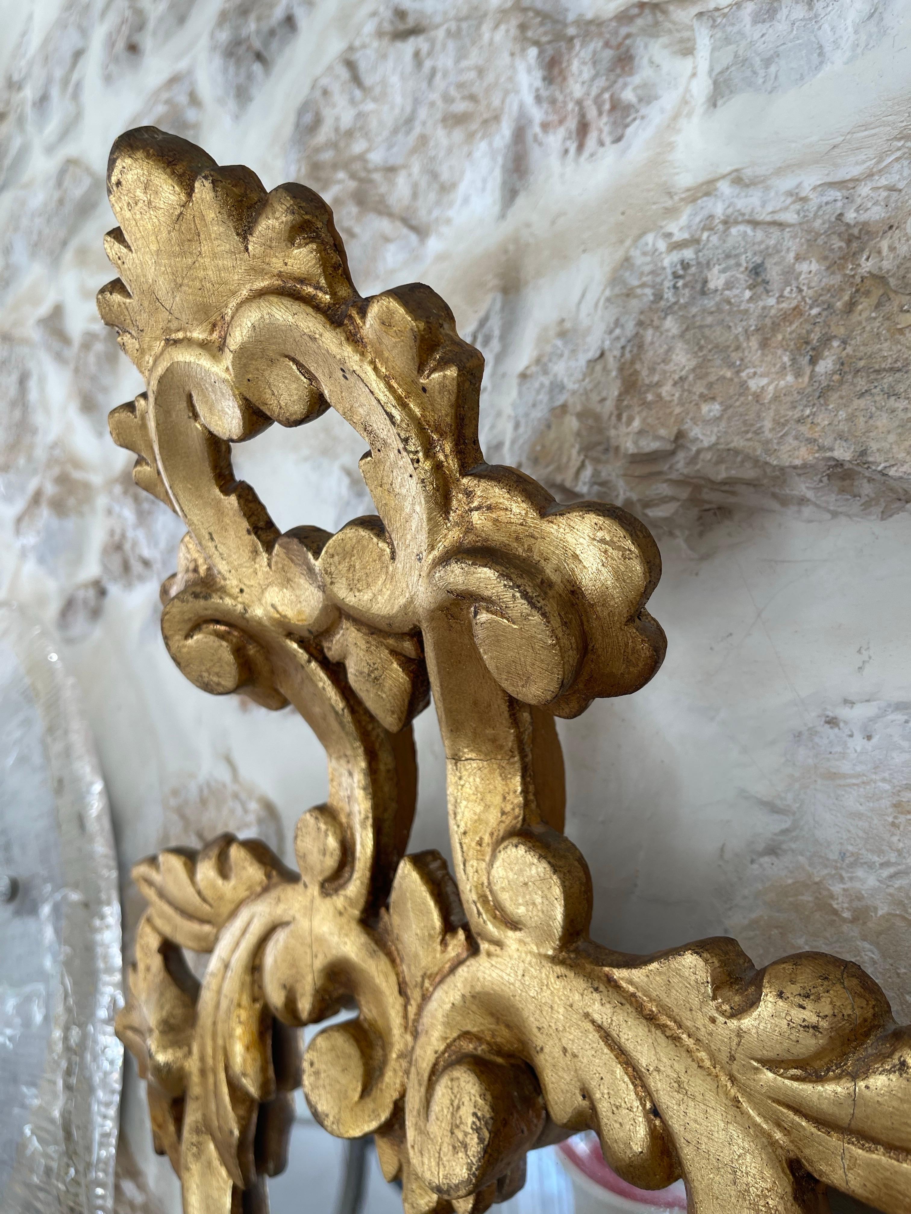 Milieu du XXe siècle Louis XV style cornucopia mirror in wood and gilding, Spain 1950s en vente