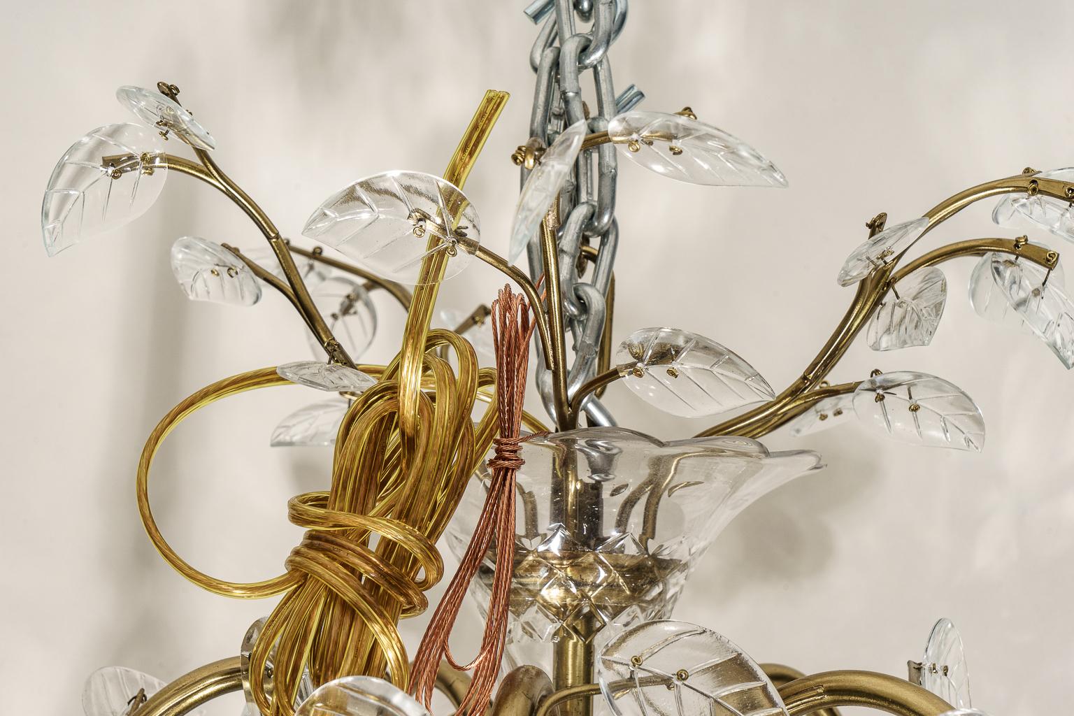 Lustre de style Louis XV en cristal et laiton en vente 4