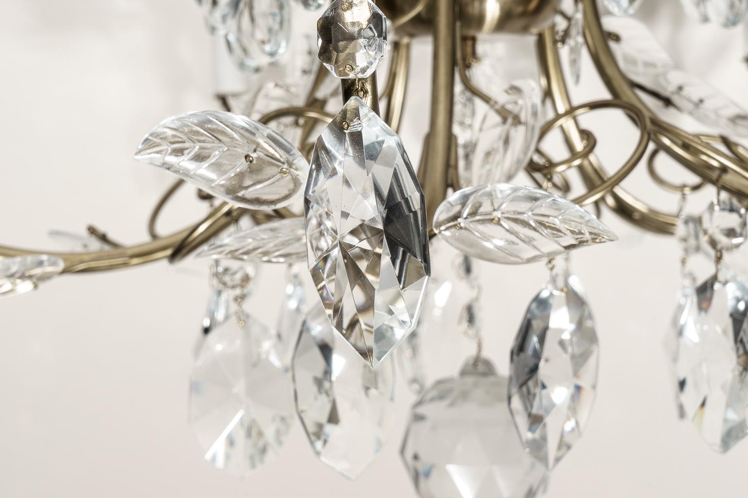 italien Lustre de style Louis XV en cristal et laiton en vente
