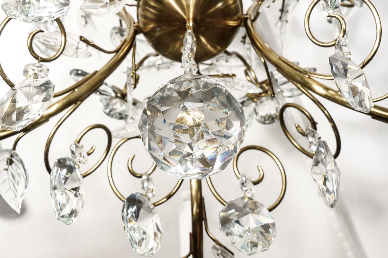 Italian Louis XV Style Crystal and Brass Chandelier For Sale