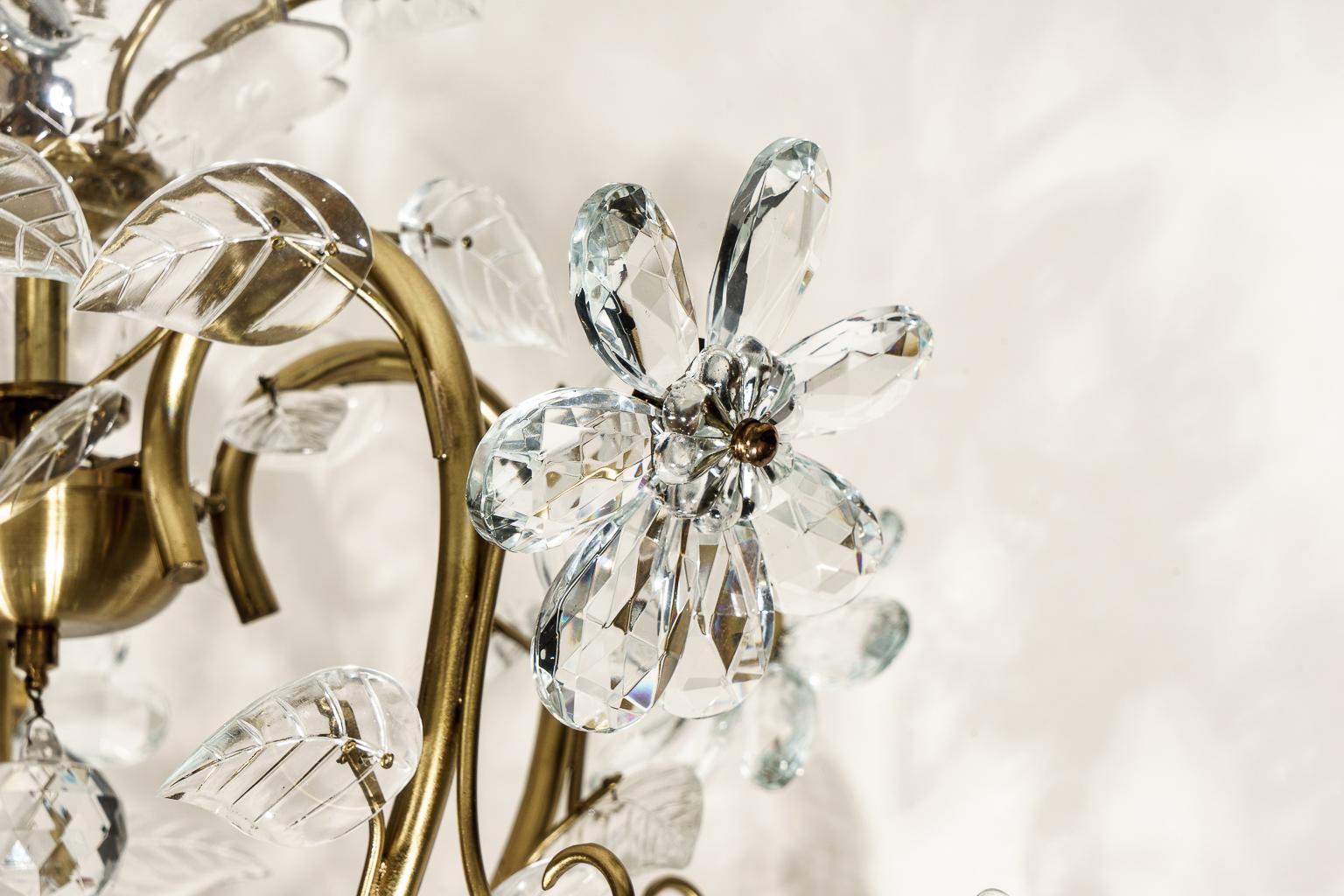 Louis XV Stil Kristall und Messing Kronleuchter im Angebot 2