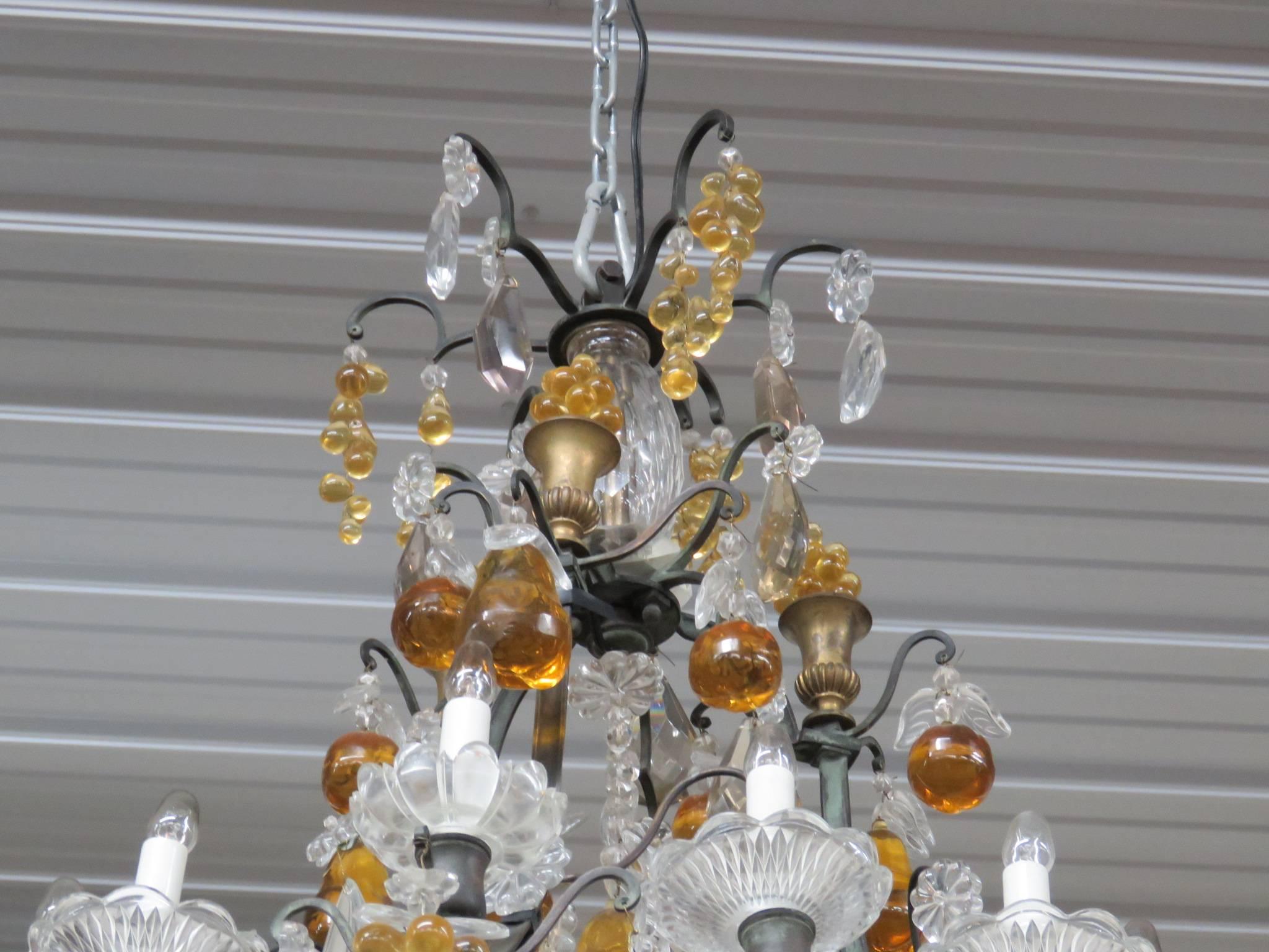Bronze-Vogelkäfig-Kronleuchter im Stil von Louis XV. mit Kristall-Perlen, Äpfeln und Trauben  (20. Jahrhundert) im Angebot