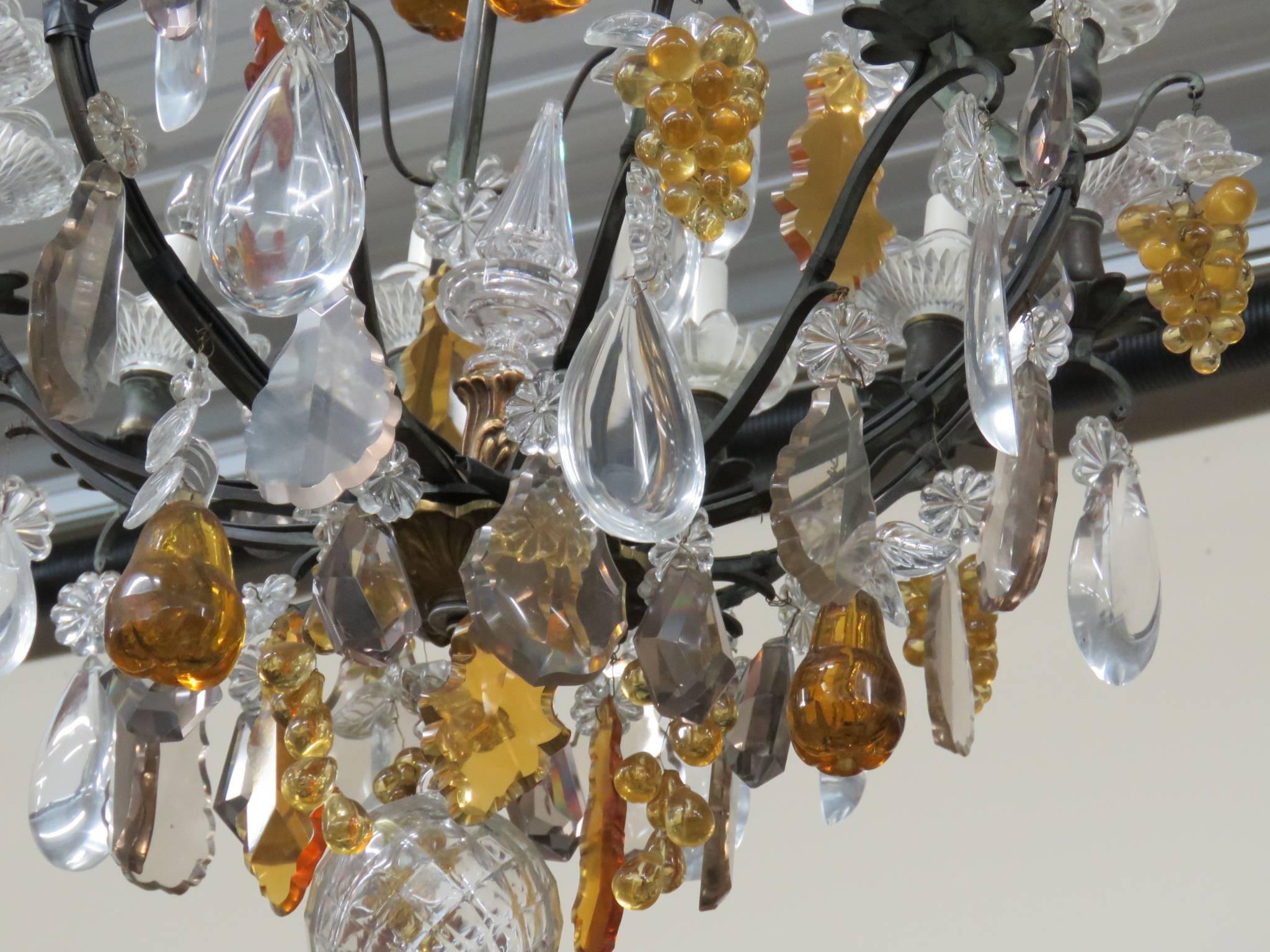 Bronze-Vogelkäfig-Kronleuchter im Stil von Louis XV. mit Kristall-Perlen, Äpfeln und Trauben  (Schmiedeeisen) im Angebot