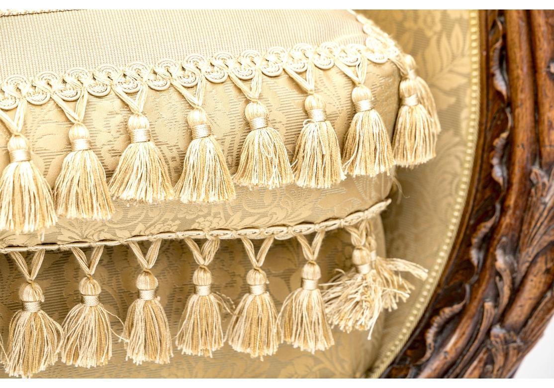 Sofá cama estilo Luis XV con almohadones y cojines decorativos en venta 5