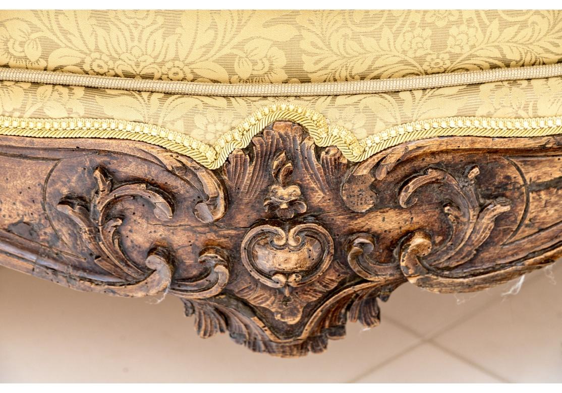Sofá cama estilo Luis XV con almohadones y cojines decorativos en venta 10