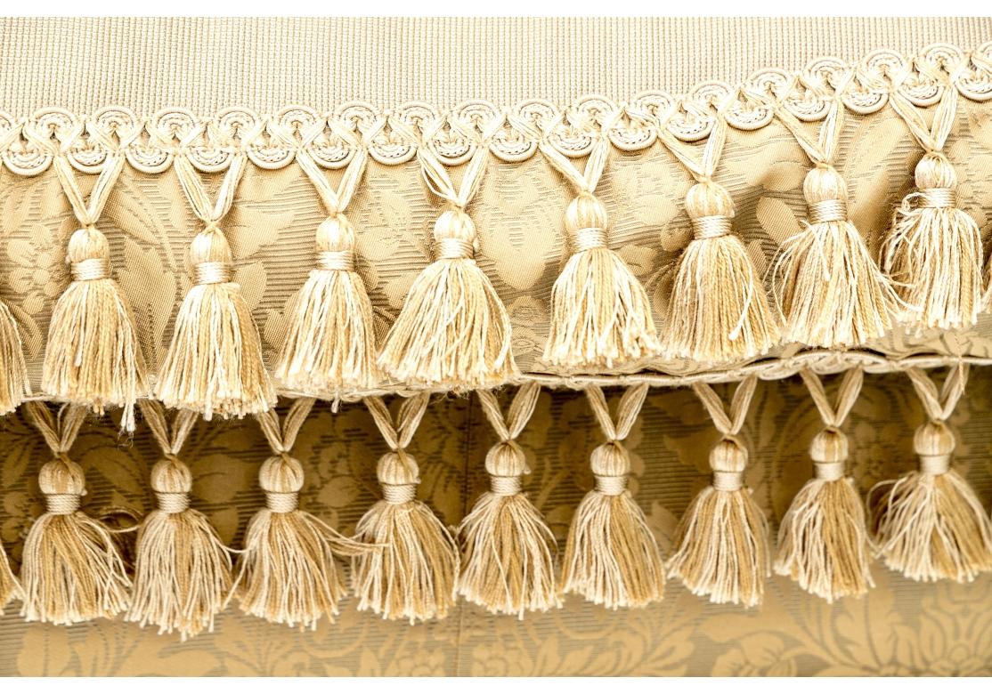 Sofá cama estilo Luis XV con almohadones y cojines decorativos en venta 11