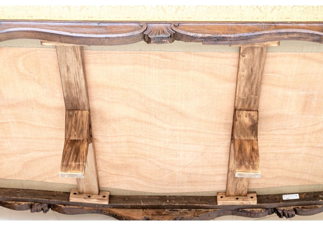 Sofá cama estilo Luis XV con almohadones y cojines decorativos en venta 13