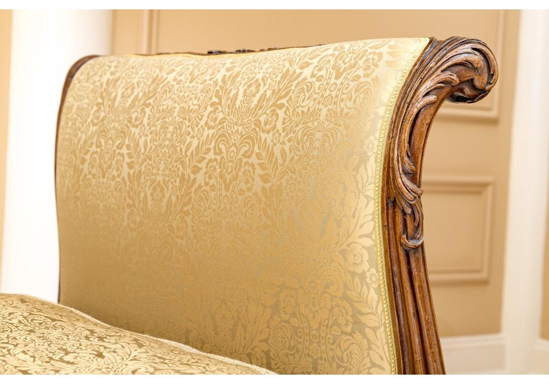 Sofá cama estilo Luis XV con almohadones y cojines decorativos Tela en venta
