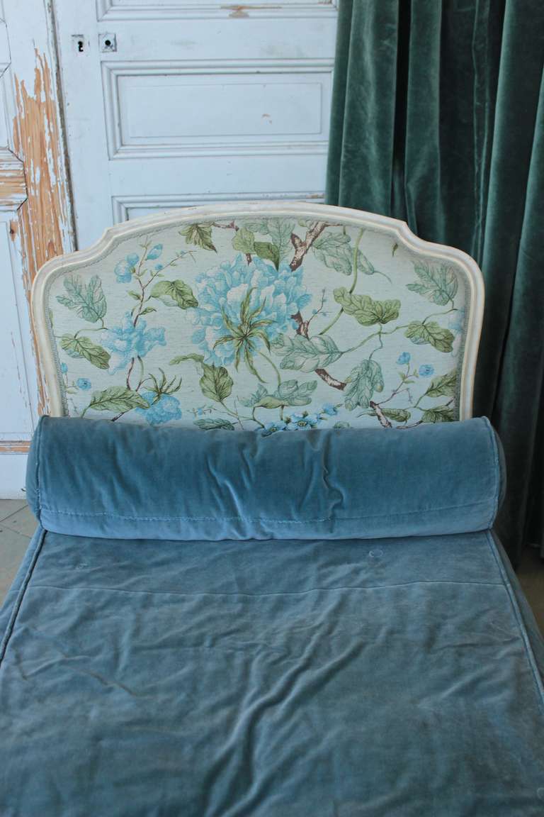 Méridienne de style Louis XV avec tapisserie à fleurs 5
