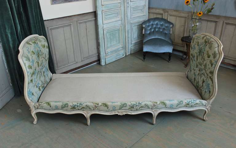 Mid-20th Century Louis XV Style Daybed with Floral Upholstery
