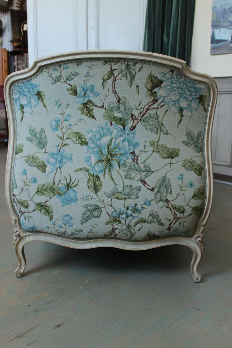 Méridienne de style Louis XV avec tapisserie à fleurs 3