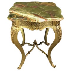 Table Guridon de style Louis XV en bronze doré et onyx vert